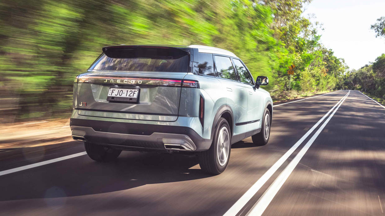 Jaecoo J7 Track 2025 driving rear