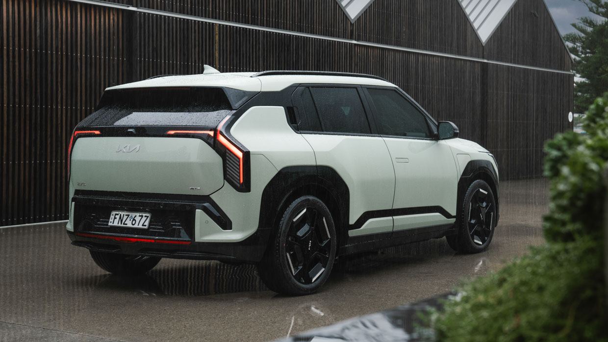Kia EV3 GT-Line 2025 rear 3/4