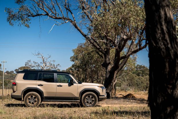 Lexus GX550 Overtrail side 2