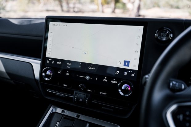 Lexus GX550 Overtrail 2025 second screen