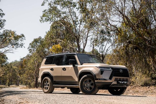 Lexus GX550 Overtrail 2025 front 3/4