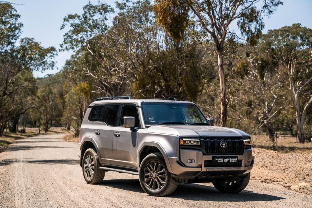 Toyota Prado Kakadu 2025 front 3/4
