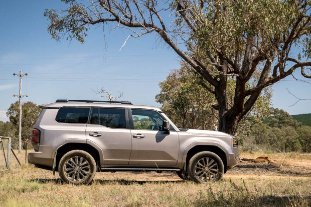 Toyota Prado Kakadu 2025 side