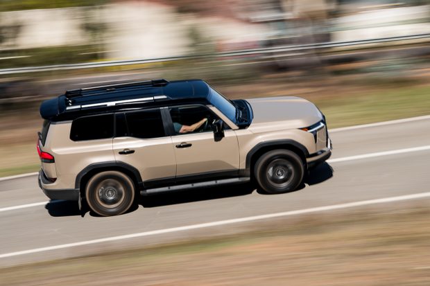 Lexus GX550 Overtrail 2025 driving 11