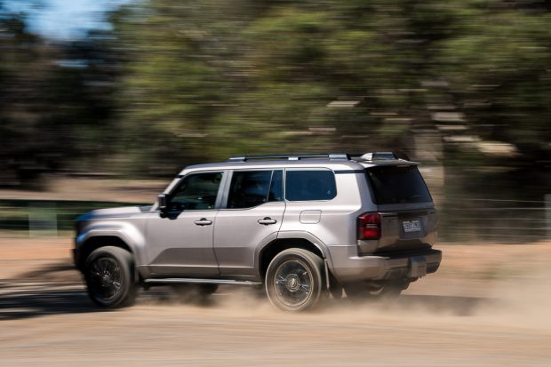 Toyota Prado Kakadu 2025 dirt driving 11