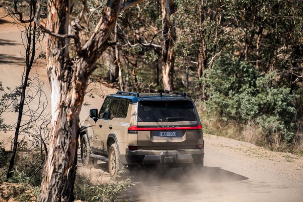 Lexus GX550 Overtrail 2025 driving 23