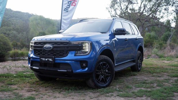 Ford Everest Sport 2025 front 3/4