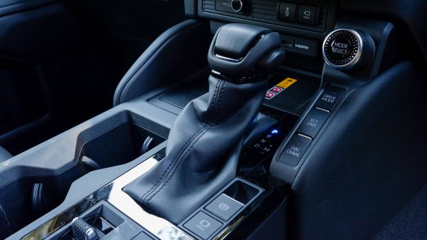 Toyota Prado GXL 2025 shifter