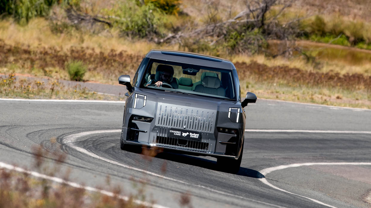 Zeekr 009 2025 driving 9