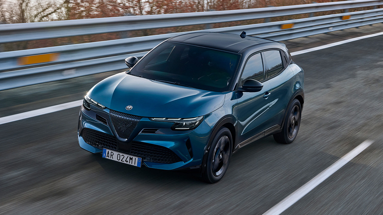 2025 Alfa Romeo Junior front view