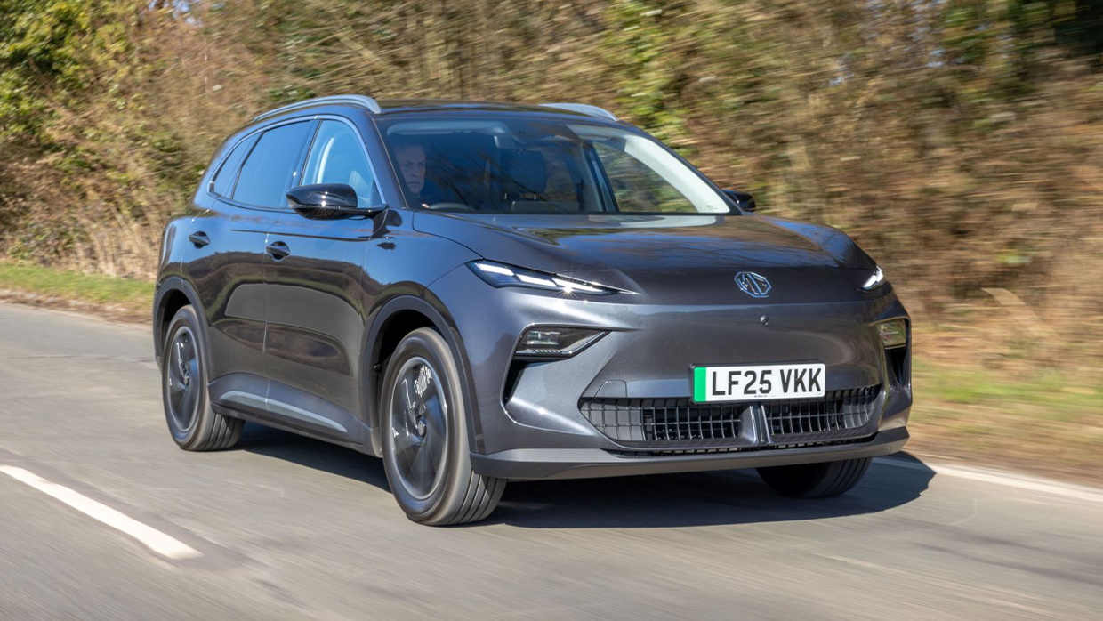 2025 MG ES front 3 4 driving
