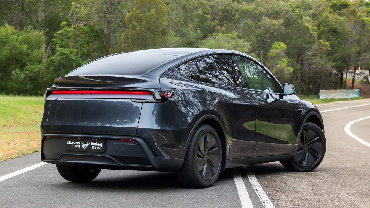 Tesla Model Y 2025 rear 3/4