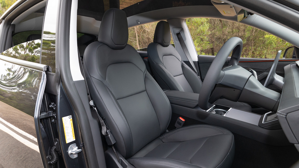 Tesla Model Y 2025 interior front seats