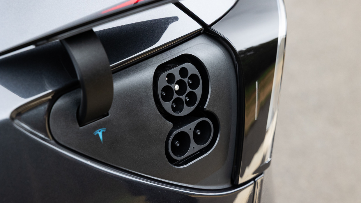 Tesla Model Y 2025 charging plug