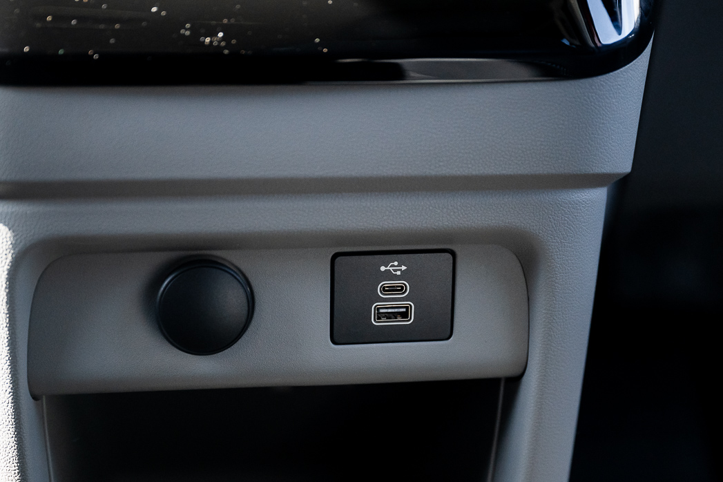 Ford Tourneo Active 2025 interior USB 2