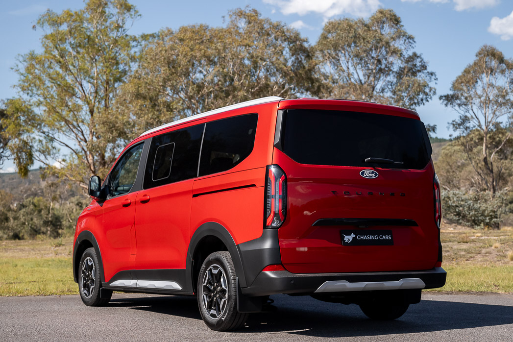 Ford Tourneo Active 2025 rear 3/4