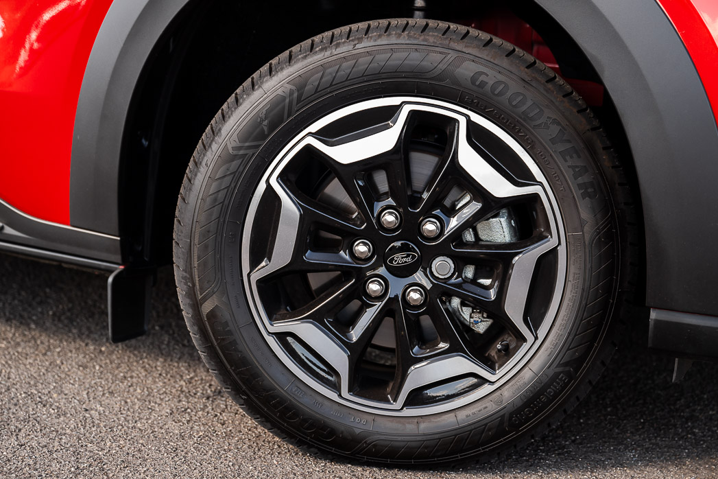 Ford Tourneo Active 2025 front 3/4 wheel 2