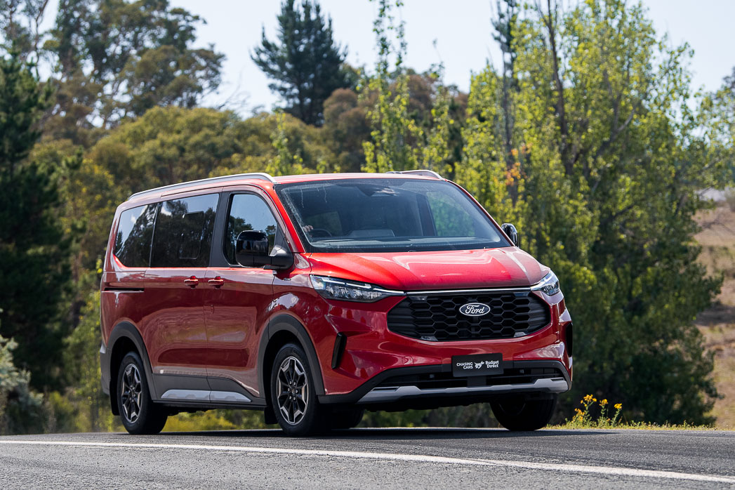 Ford Tourneo Active 2025 front driving 5