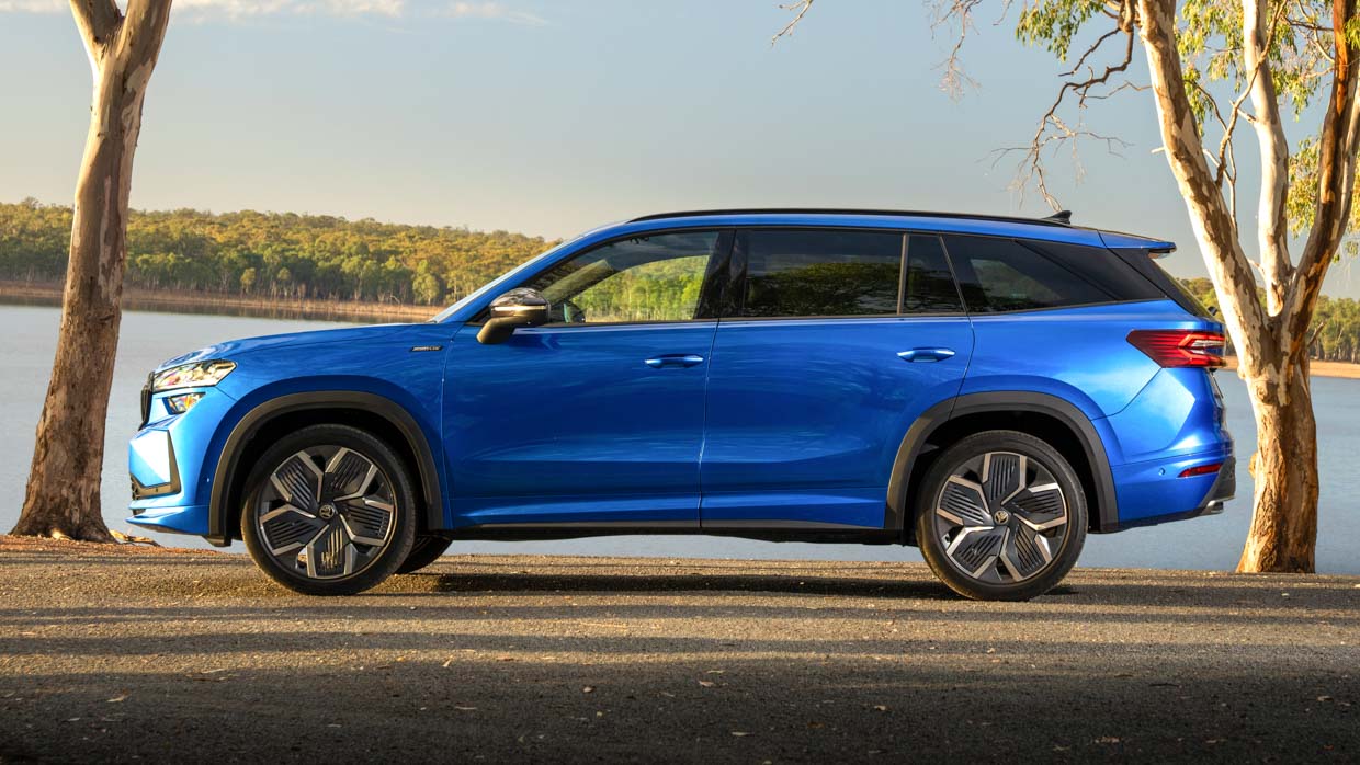 Skoda Kodiaq Review नए आयामों में उत्कृष्टता और स्टाइल का संगम 2 Skoda Kodiaq striking rear view featuring signature LED accents