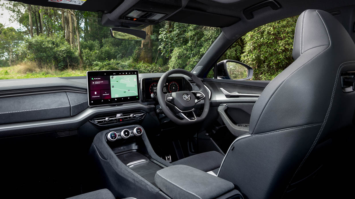 Skoda Kodiaq Review नए आयामों में उत्कृष्टता और स्टाइल का संगम 4 Skoda Kodiaq luxurious interior with premium finishes and smart design