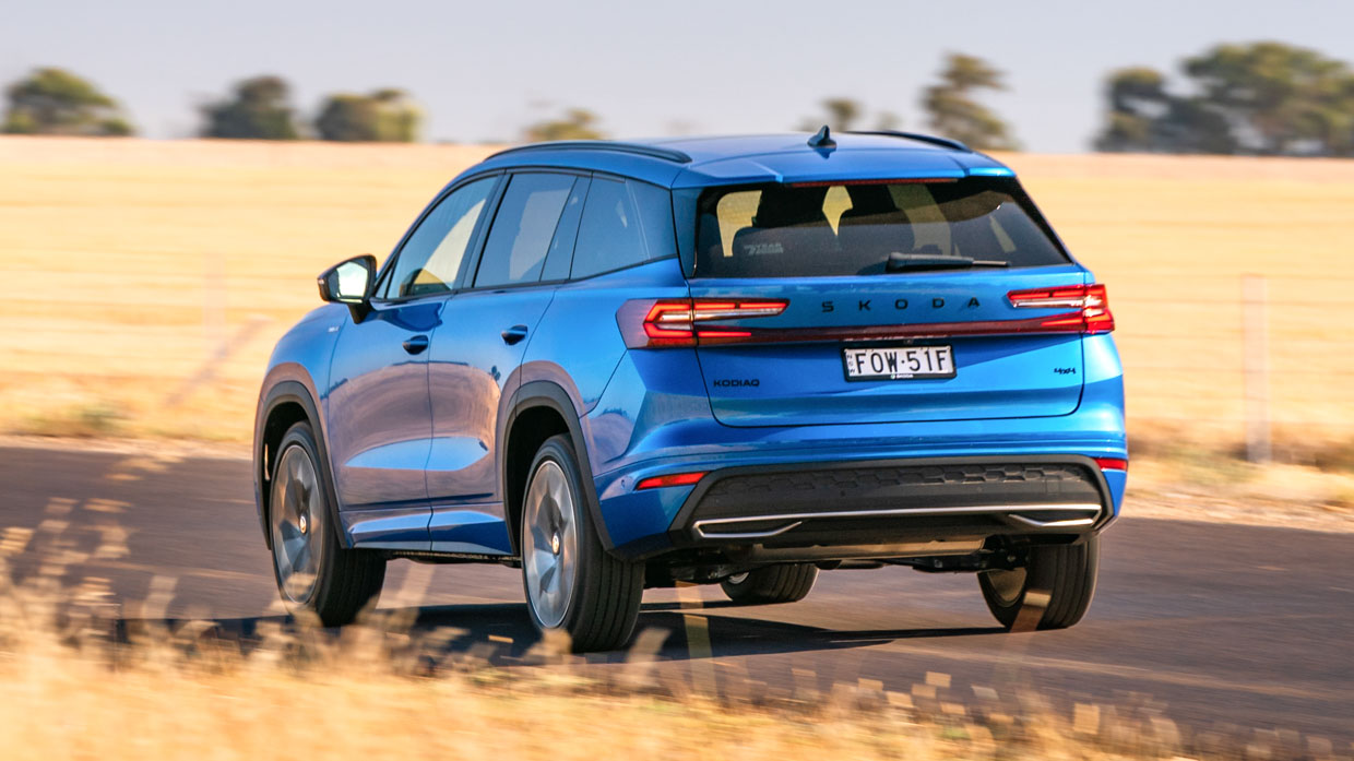 Skoda Kodiaq 2025 Sportline driving 2