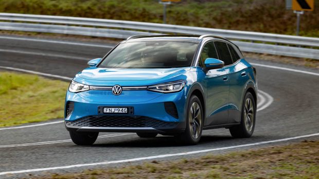 Volkswagen ID4 Pro 2025 driving front 3