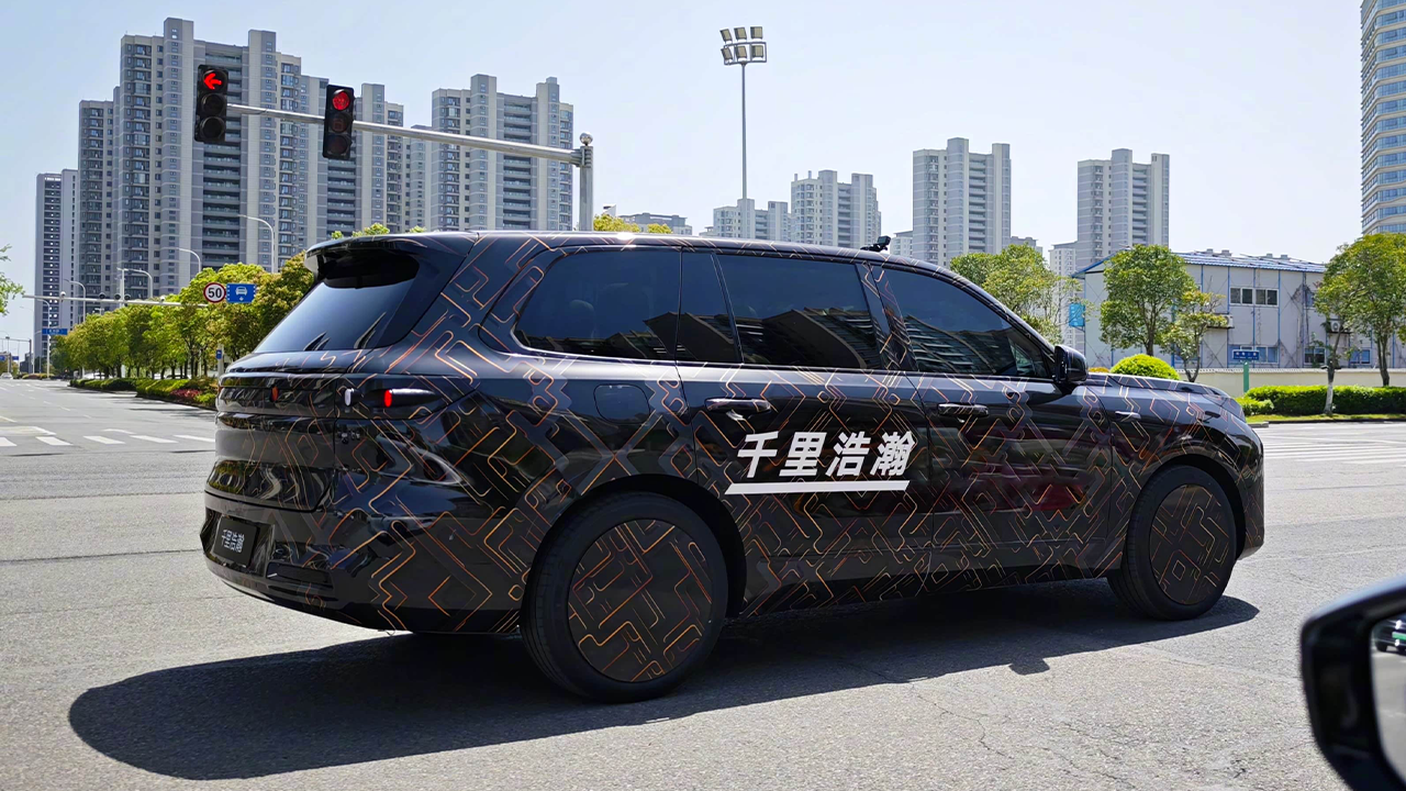 2025 Geely M9