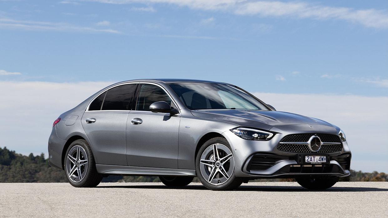 2025 Mercedes Benz C350e PHEV front 3 4