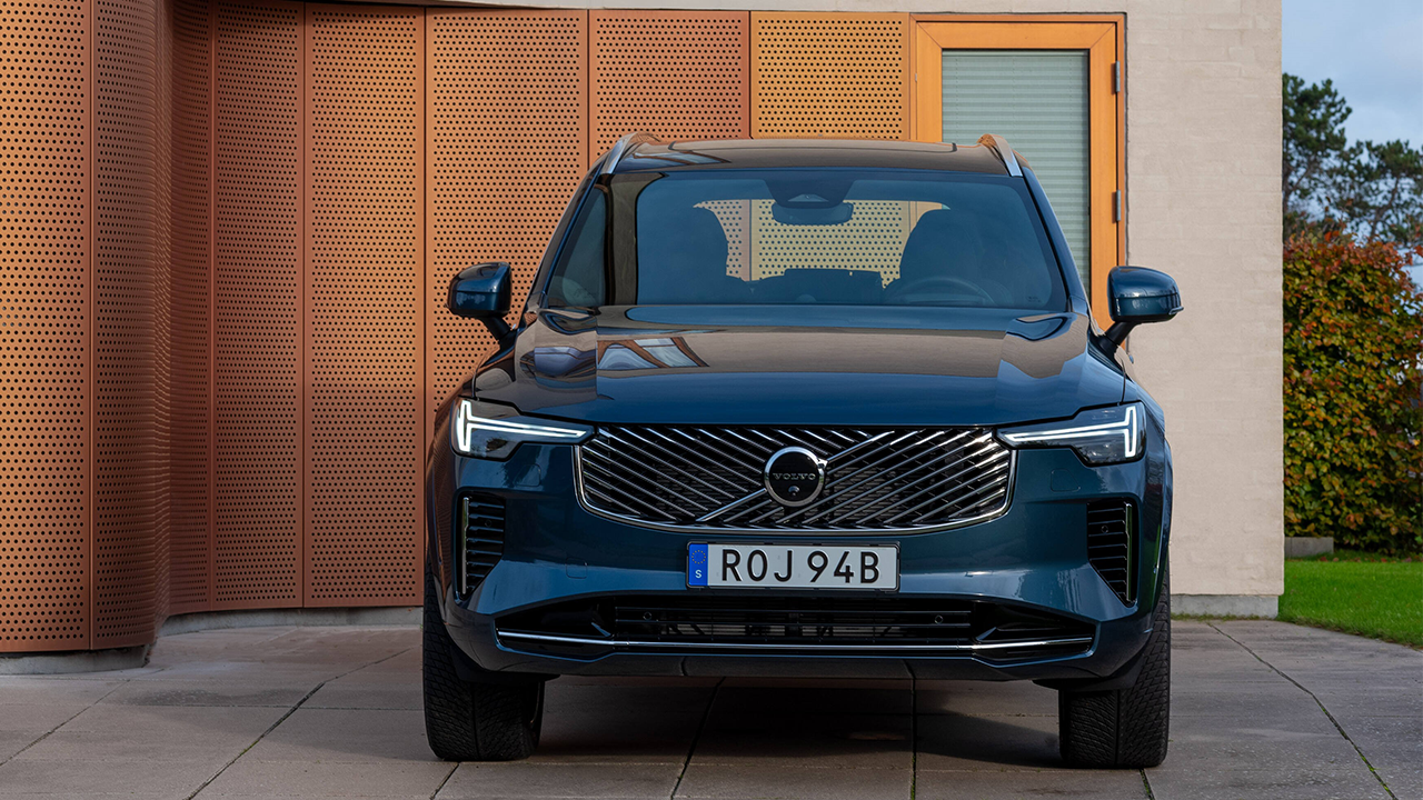 2025 Volvo XC90 facelift front on