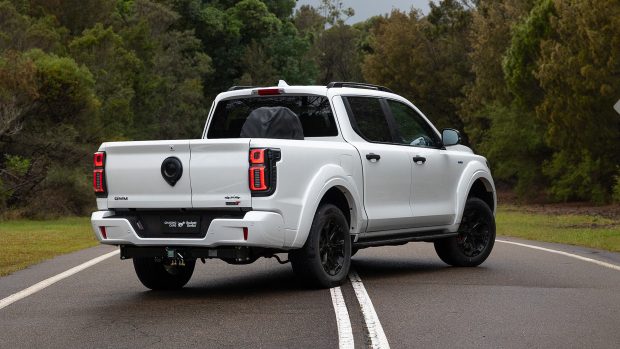 GWM Cannon Alpha PHEV 2025 rear 3/4