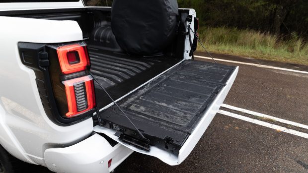GWM Cannon Alpha PHEV 2025 tailgate