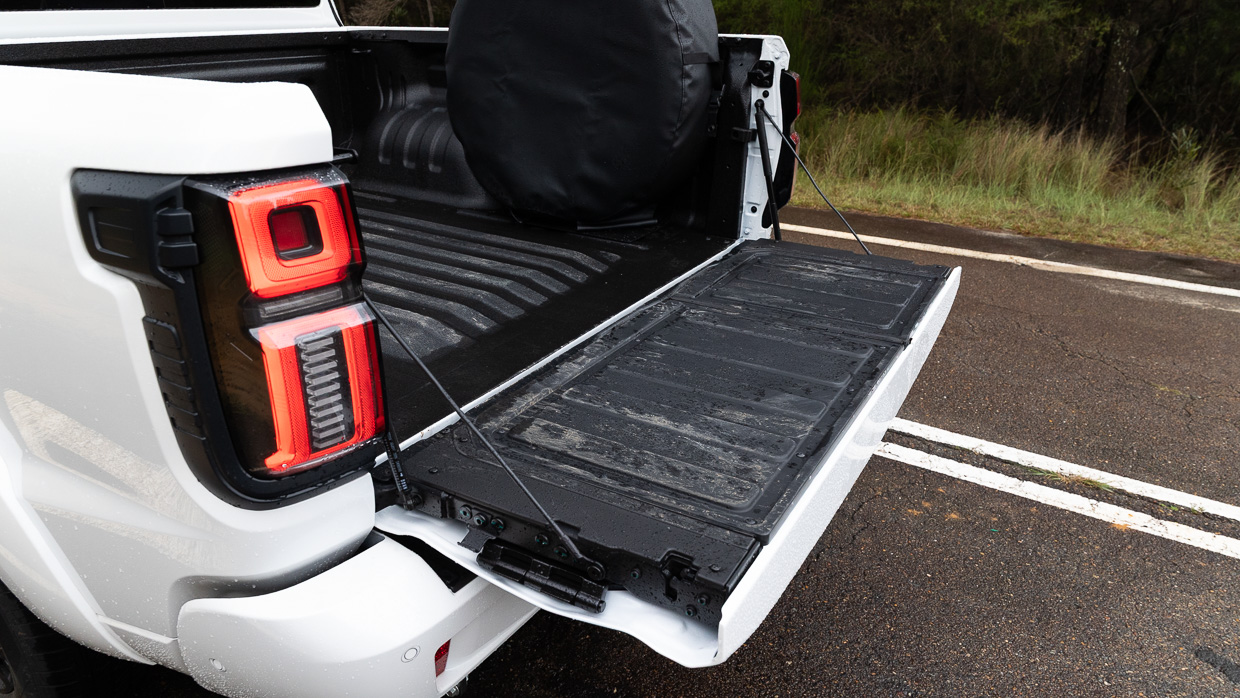 GWM Cannon Alpha PHEV 2025 tailgate