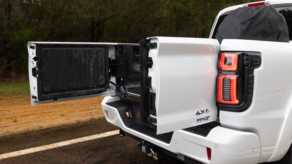 GWM Cannon Alpha PHEV 2025 tailgate 2