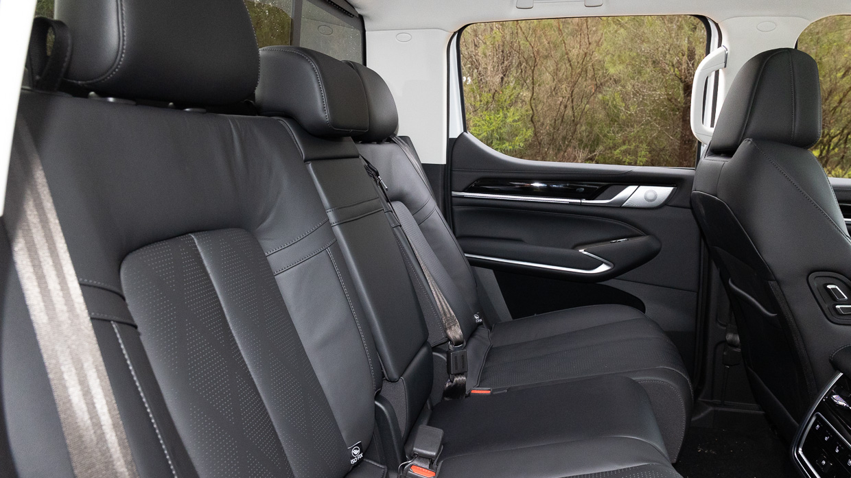 GWM Cannon Alpha PHEV 2025 back seat