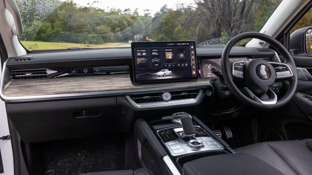 GWM Cannon Alpha PHEV 2025 interior 2