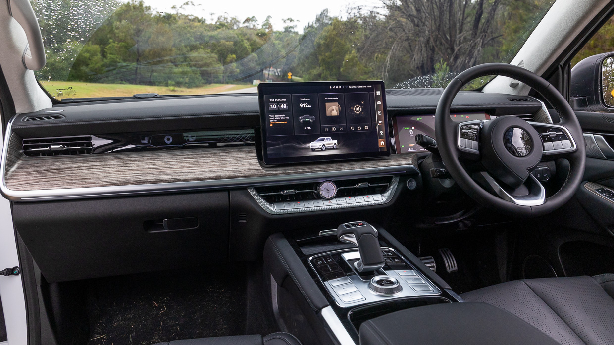 GWM Cannon Alpha PHEV 2025 interior 2