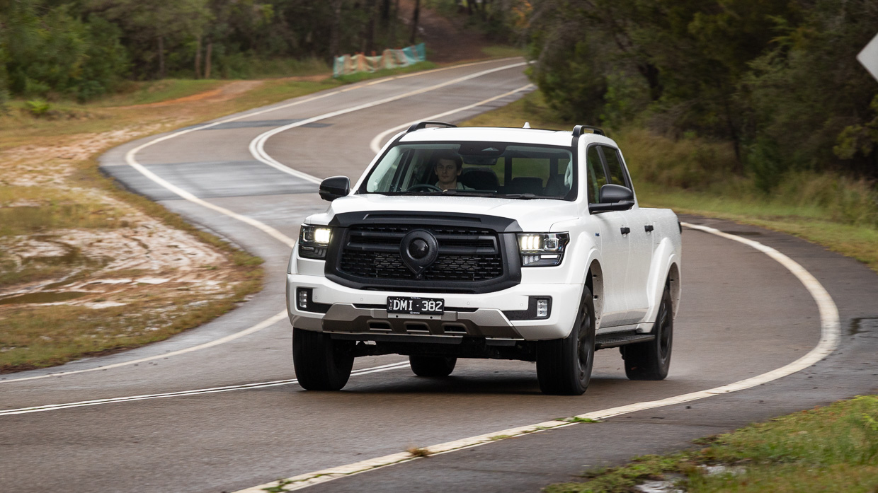 GWM Cannon Alpha PHEV 2025 driving 13