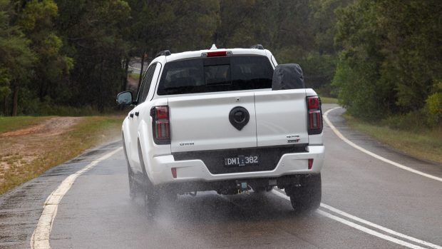 GWM Cannon Alpha PHEV 2025 driving 20