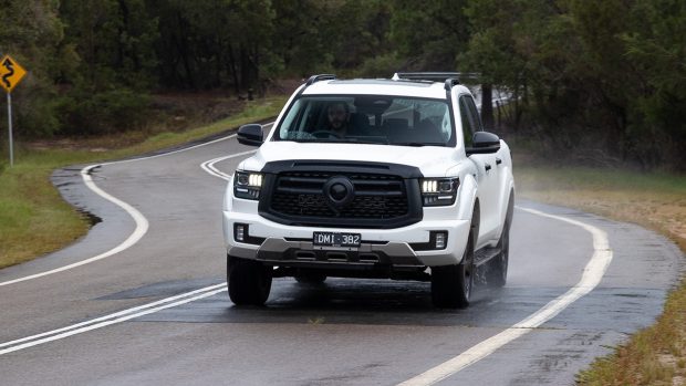 GWM Cannon Alpha PHEV 2025 driving 27