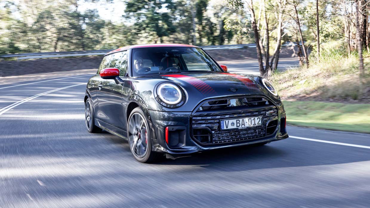Mini petrol JCW 2025 driving