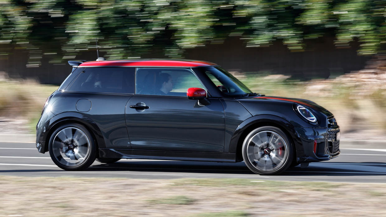 Mini petrol JCW 2025 front
