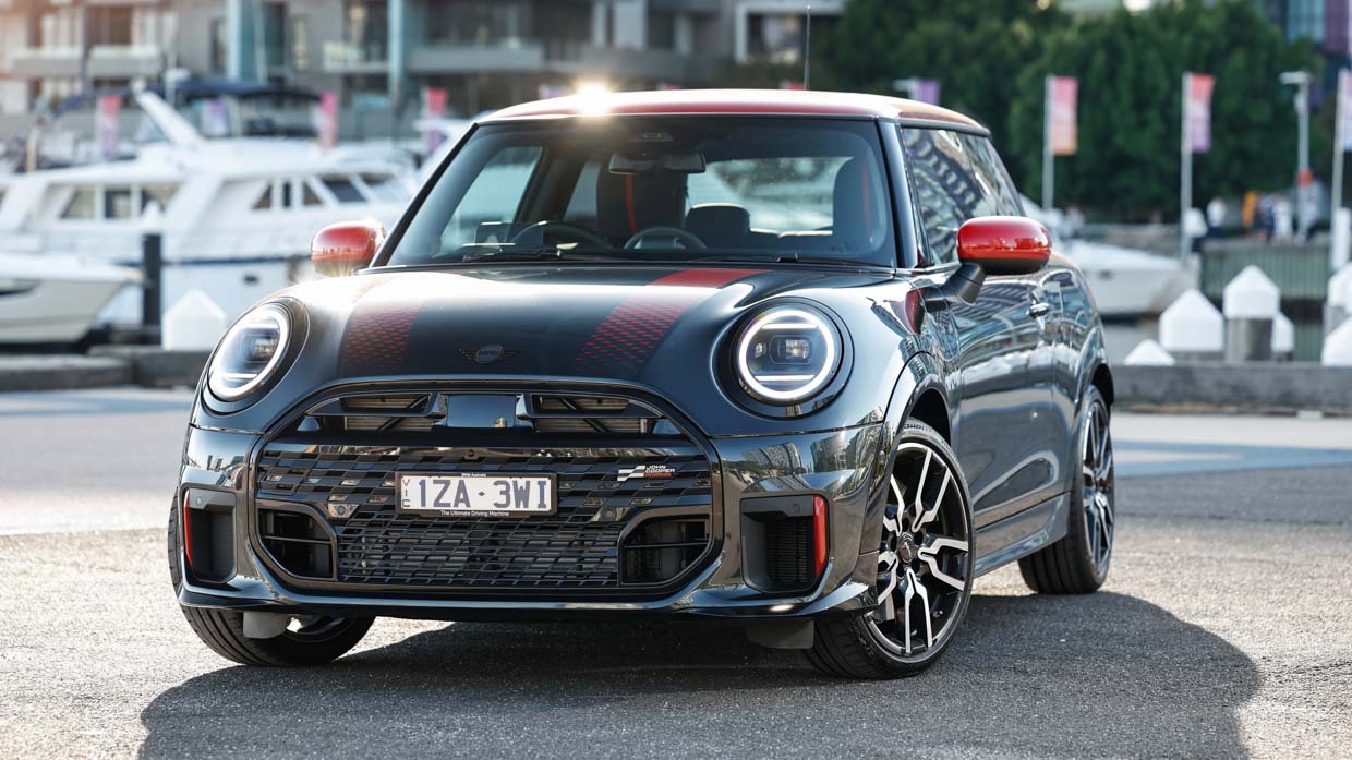Mini petrol JCW 2025 front 2