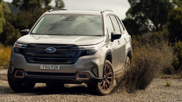 Subaru Forester AWD Sport Hybrid 2025 dirt