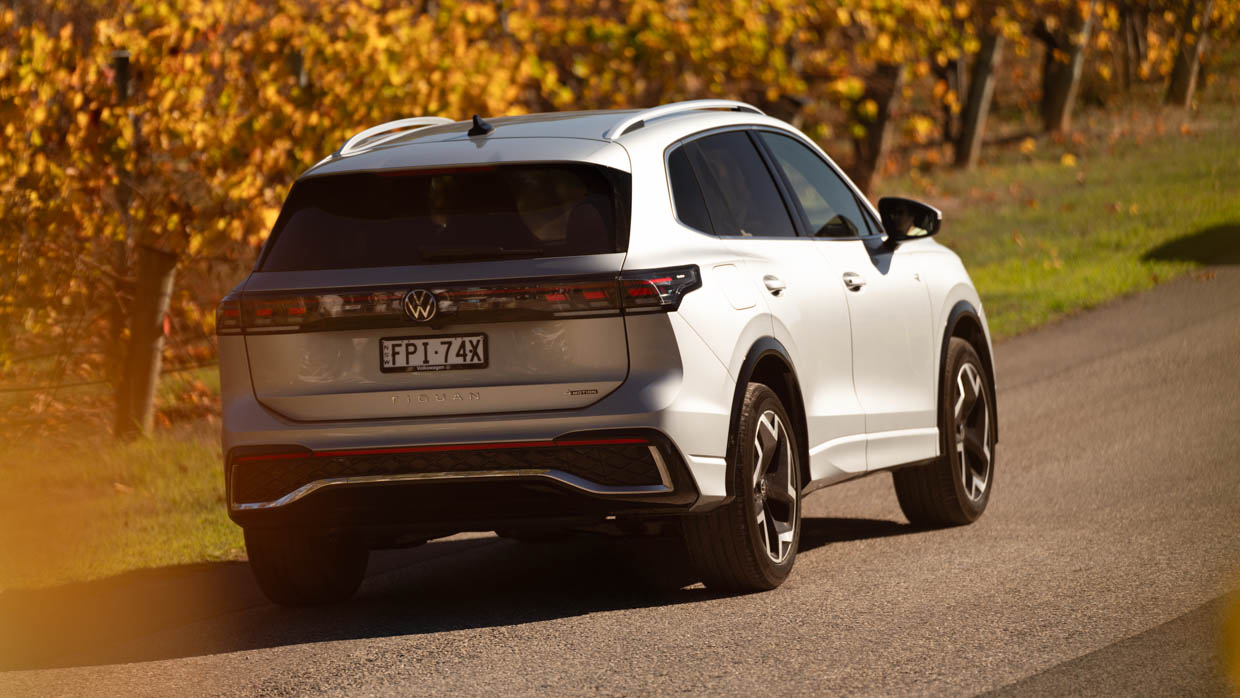 Volkswagen Tiguan 2025 driving 2