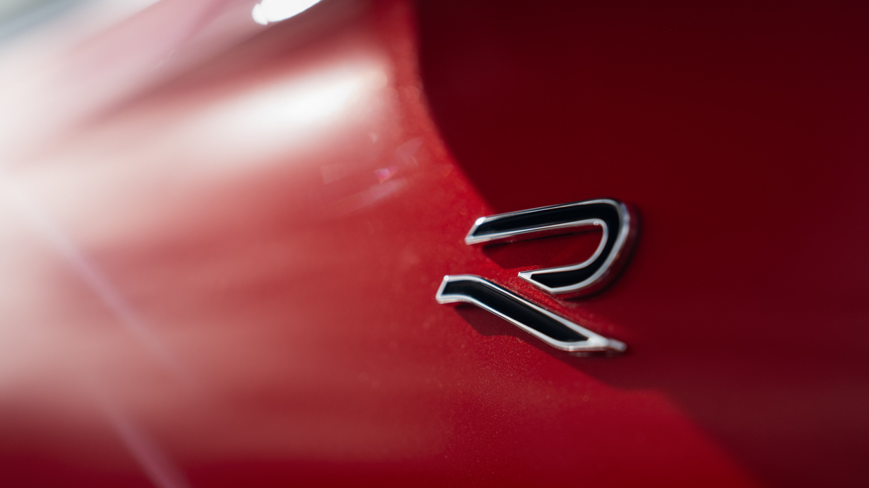 Volkswagen Tiguan 2025 R-Line badge