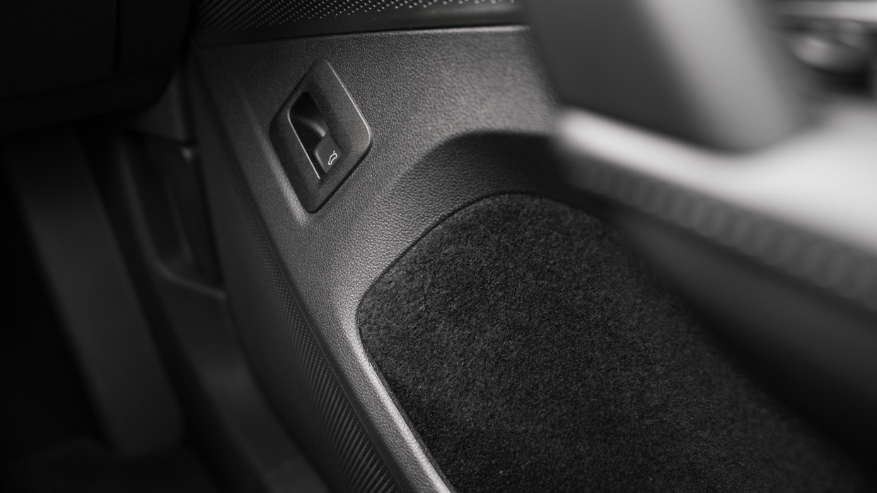 Volkswagen Tiguan 2025 R-Line door bins