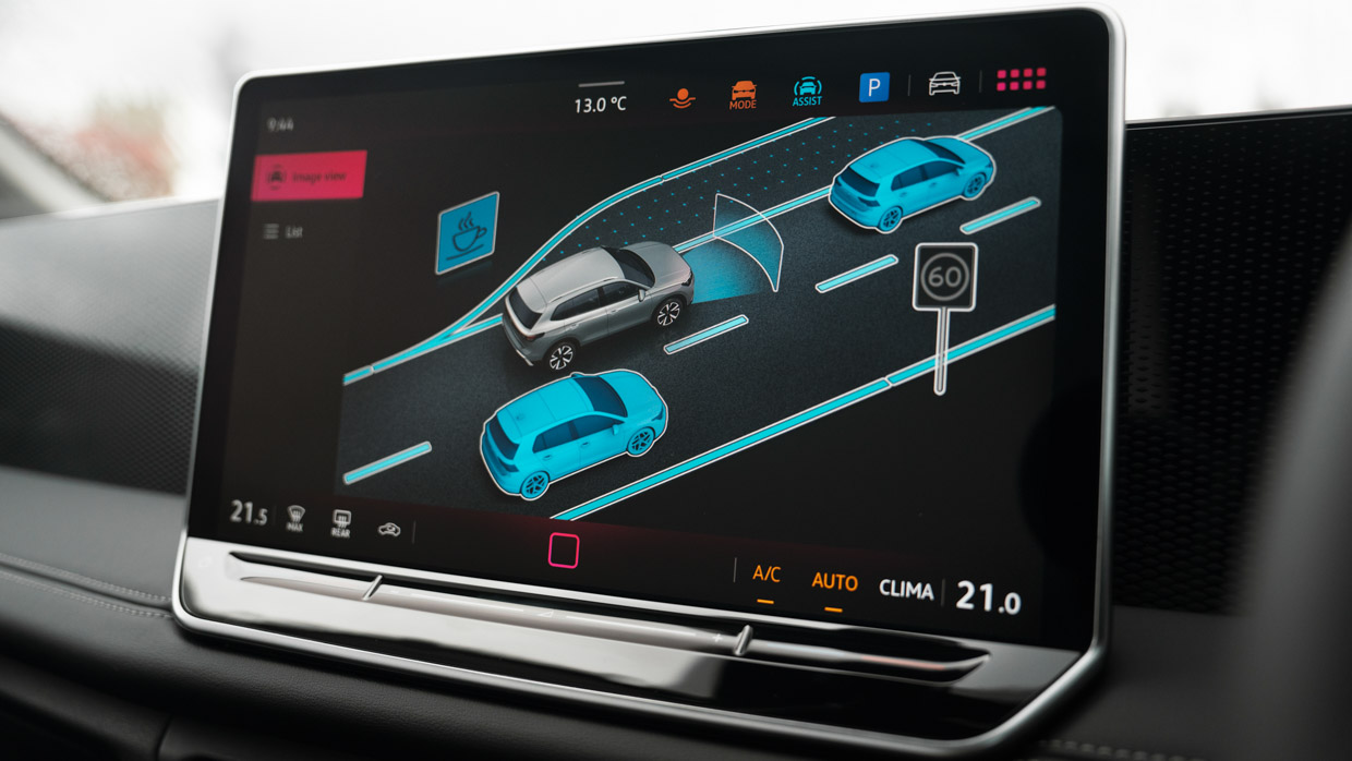 Volkswagen Tiguan 2025 R-Line screen 2