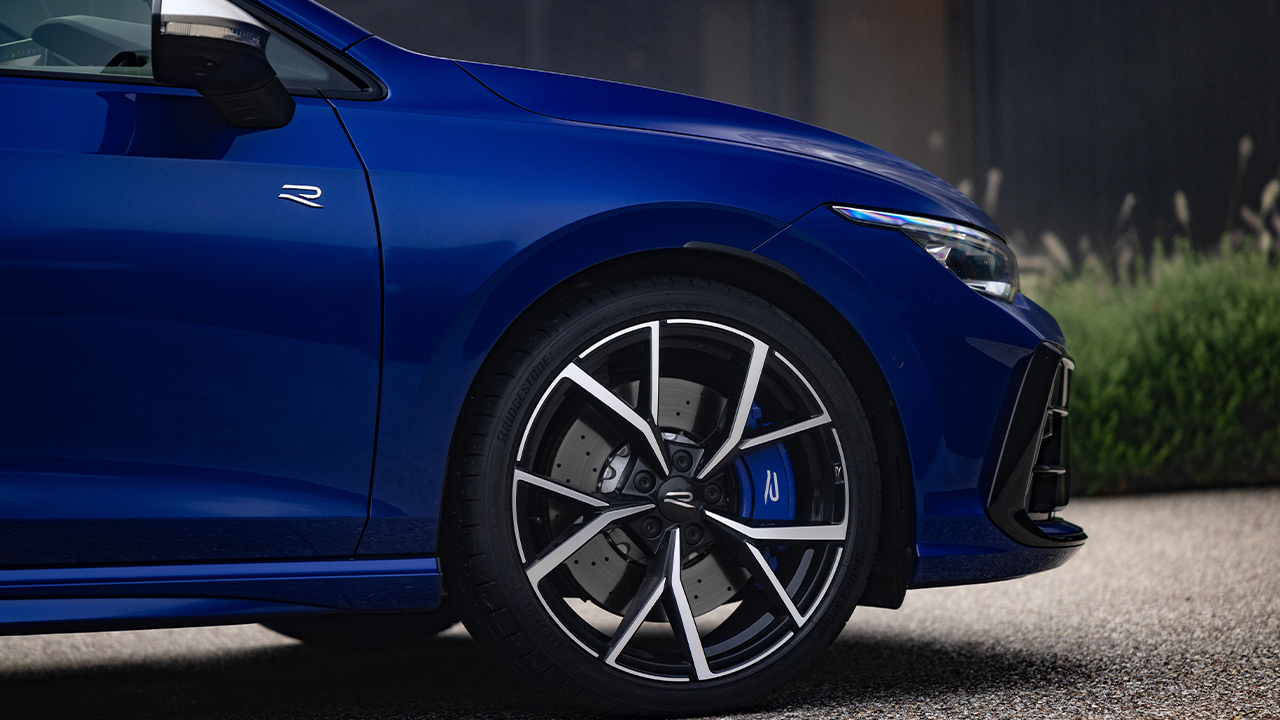 2025 Golf R wheel close up