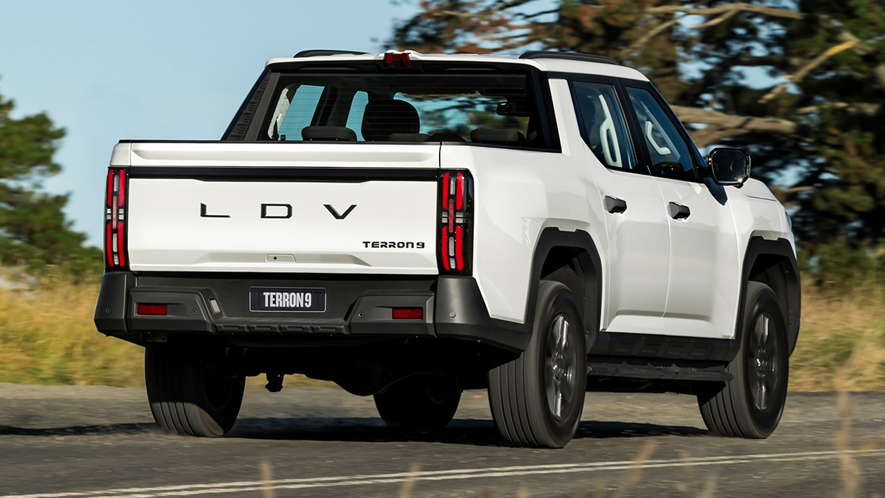 2025 LDV Terron 9 rear 3 4 alt