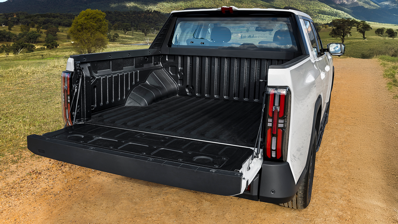 2025 LDV Terron 9 rear 3 4